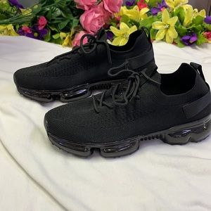 La Sheelah Black Sneakers